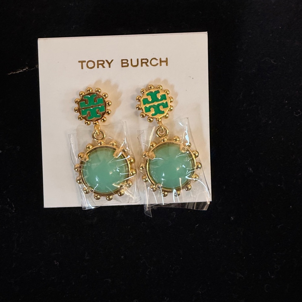 NWOT. Tory Burch Winslow Logo Drop Earring